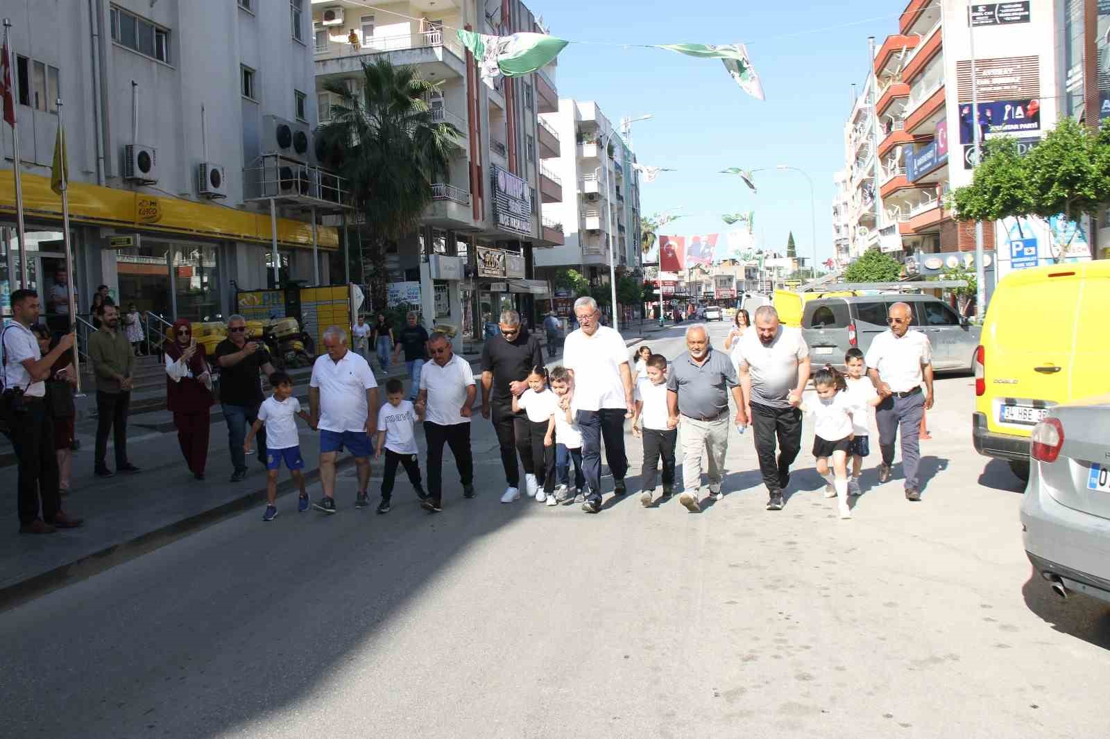 antalyada-7-dede-7-torunuyla-birlikte-teknolojiye-karsi-yaristi