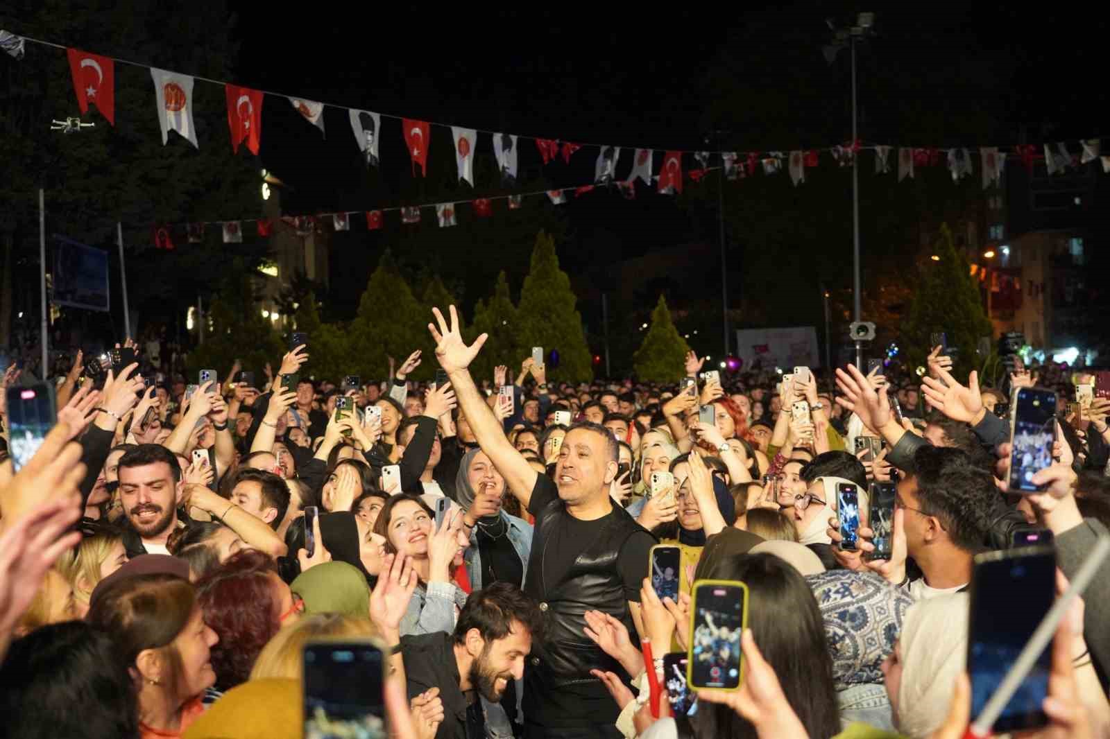bilecikte-10-bin-kisi-haluk-levent-konserinde-bulustu
