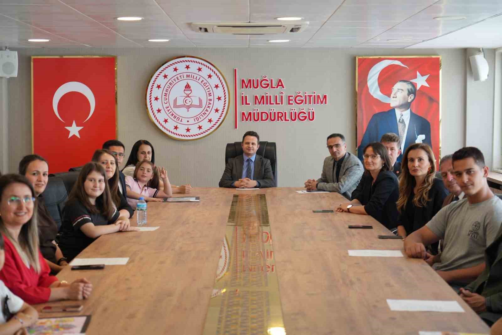 bir-kitap-bir-insan-projesi-kapsaminda-ogrencilerin-degerli-eserleri-odullendirildi