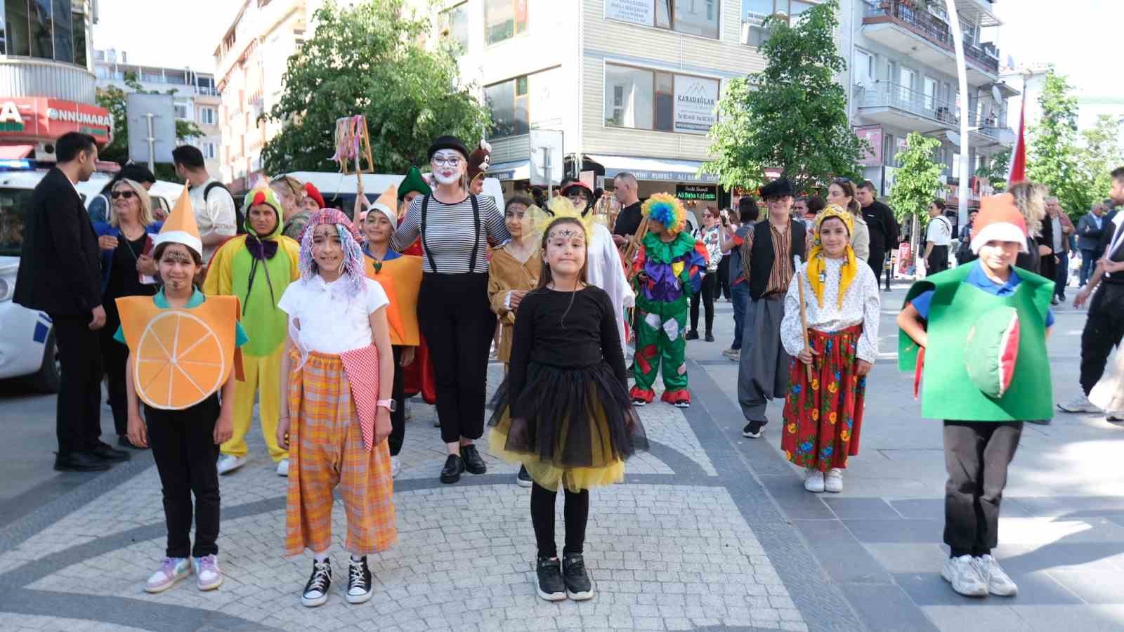 buyukcekmecede-tiyatro-festivalinin-perdesi-acildi
