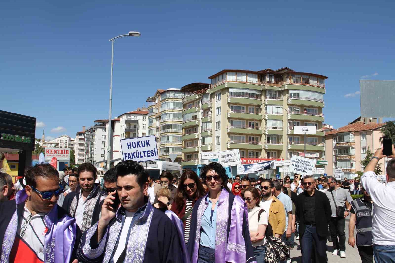 cakufest-2025-bilim-kultur-ve-sanat-festivali-kortej-yuruyusu-yogun-ilgi-gordu