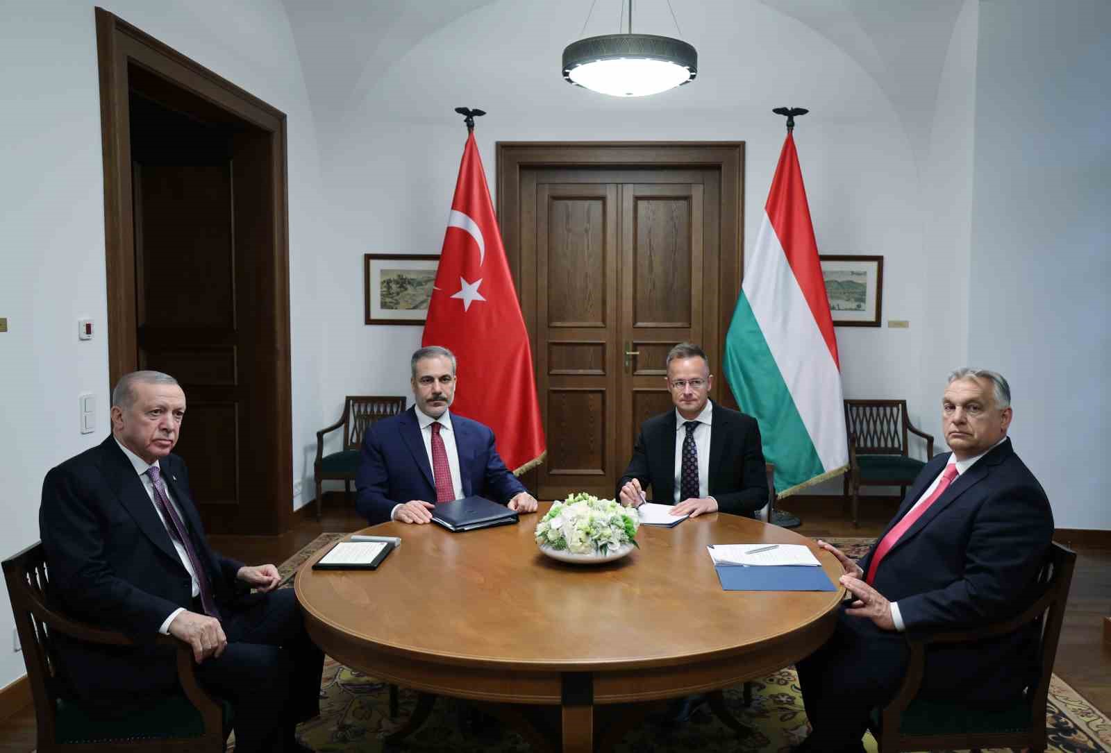 cumhurbaskani-erdogan-macaristan-basbakani-orban-ile-gorustu