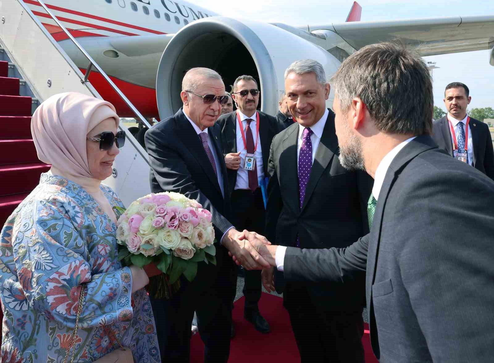 cumhurbaskani-erdogan-macaristanda