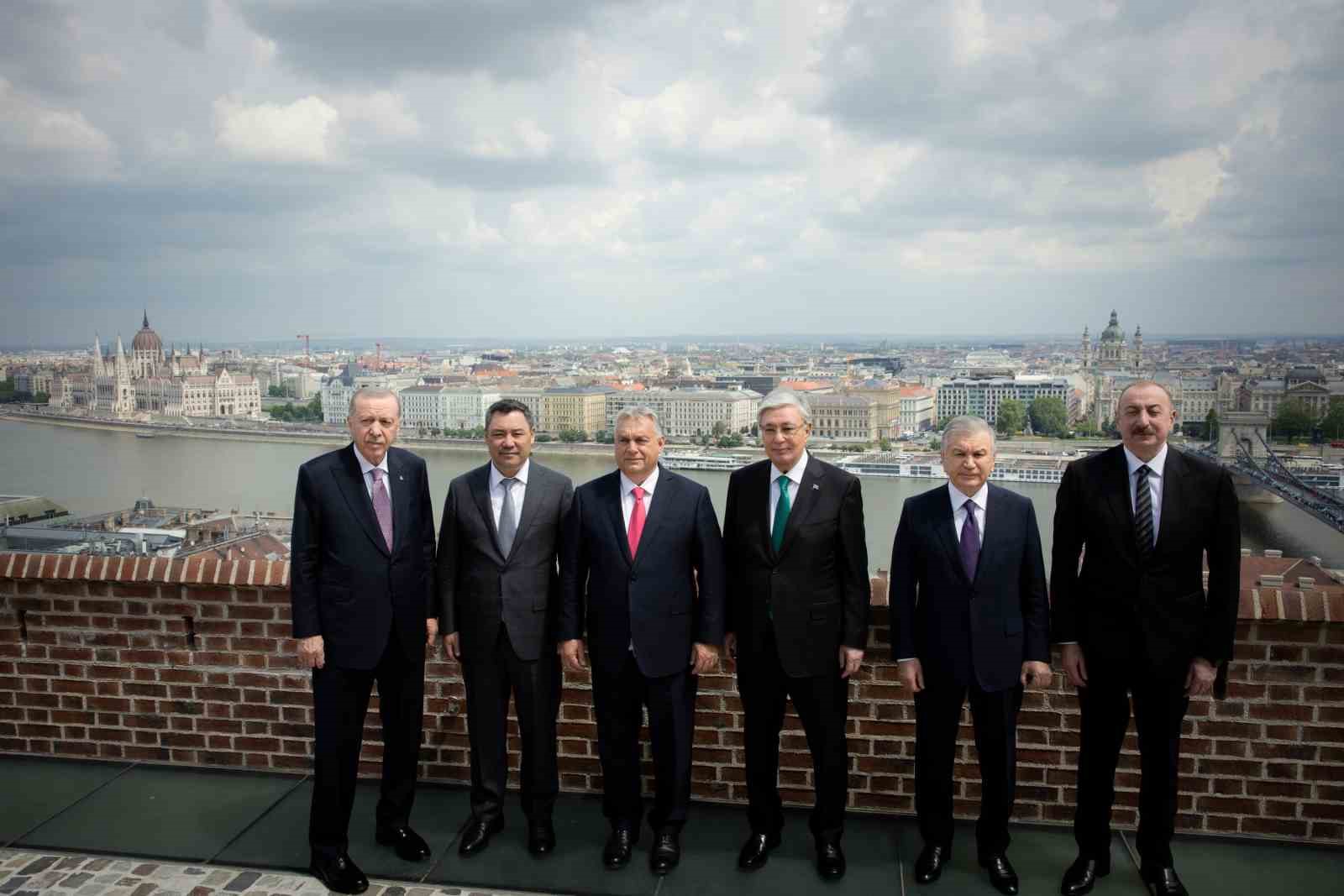 cumhurbaskani-erdogan-tdt-liderleriyle-budapeste-manzarasinda-hatira-fotografi-cektirdi