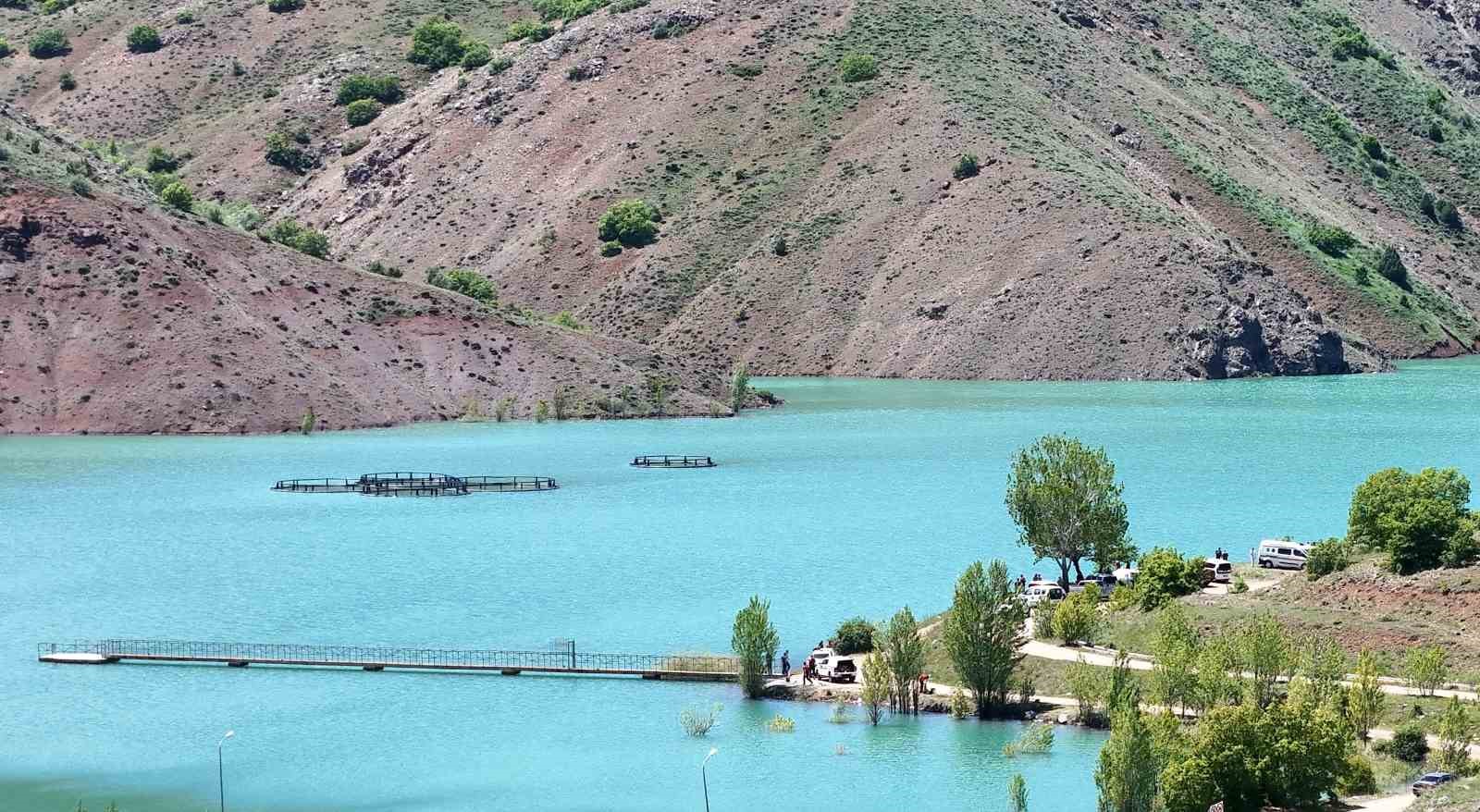 erzincanda-baraj-golunde-yapilan-aramalarda-kayip-gencin-cesedine-ulasildi