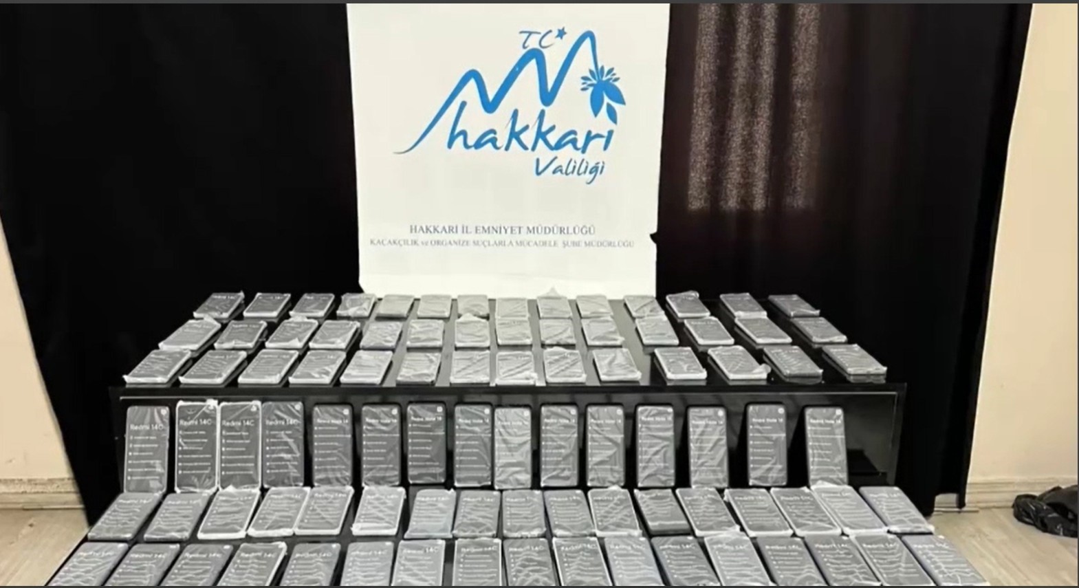 hakkaride-136-adet-kacak-cep-telefonu-ele-gecirildi