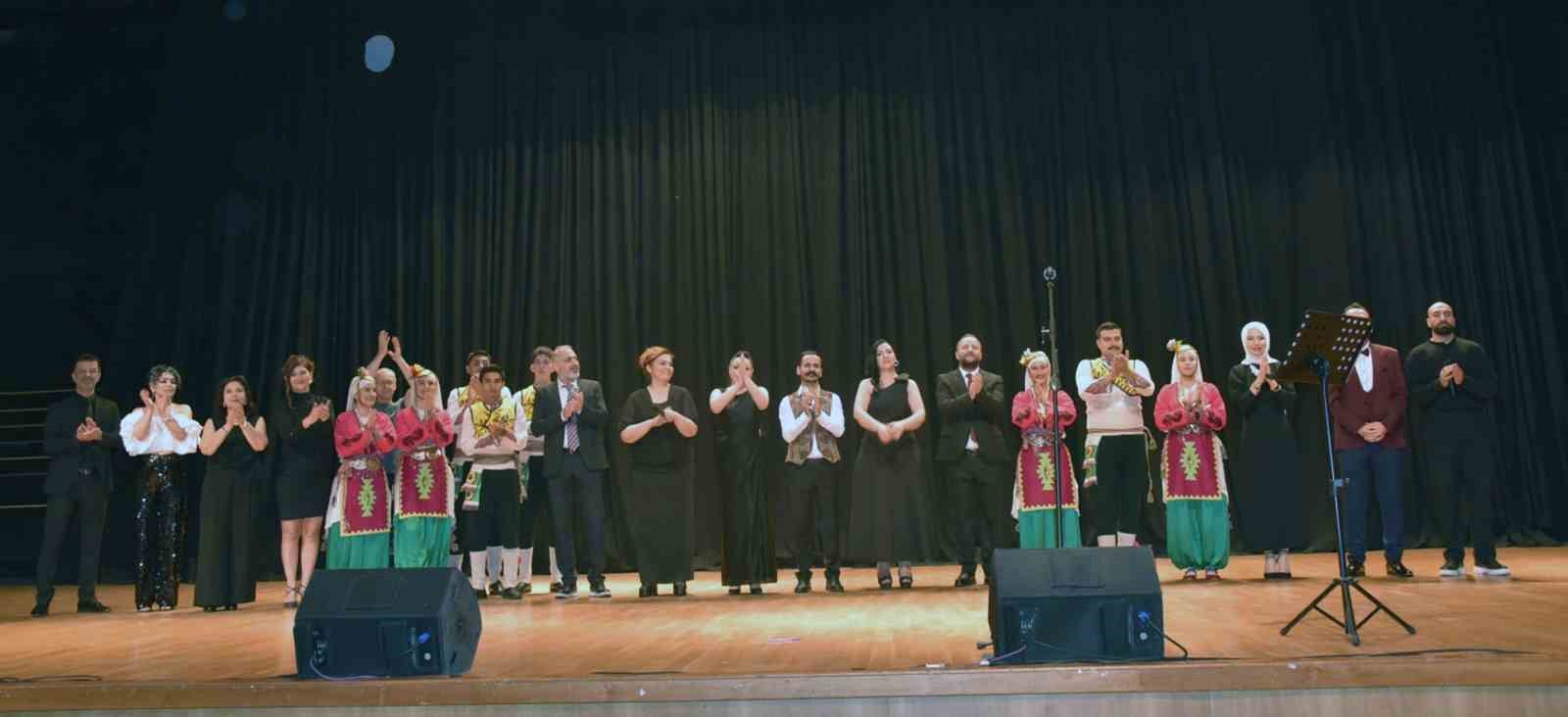 her-telden-her-ilden-konser-ekibi-4-kez-mskude-dinleyicileriyle-bulustu