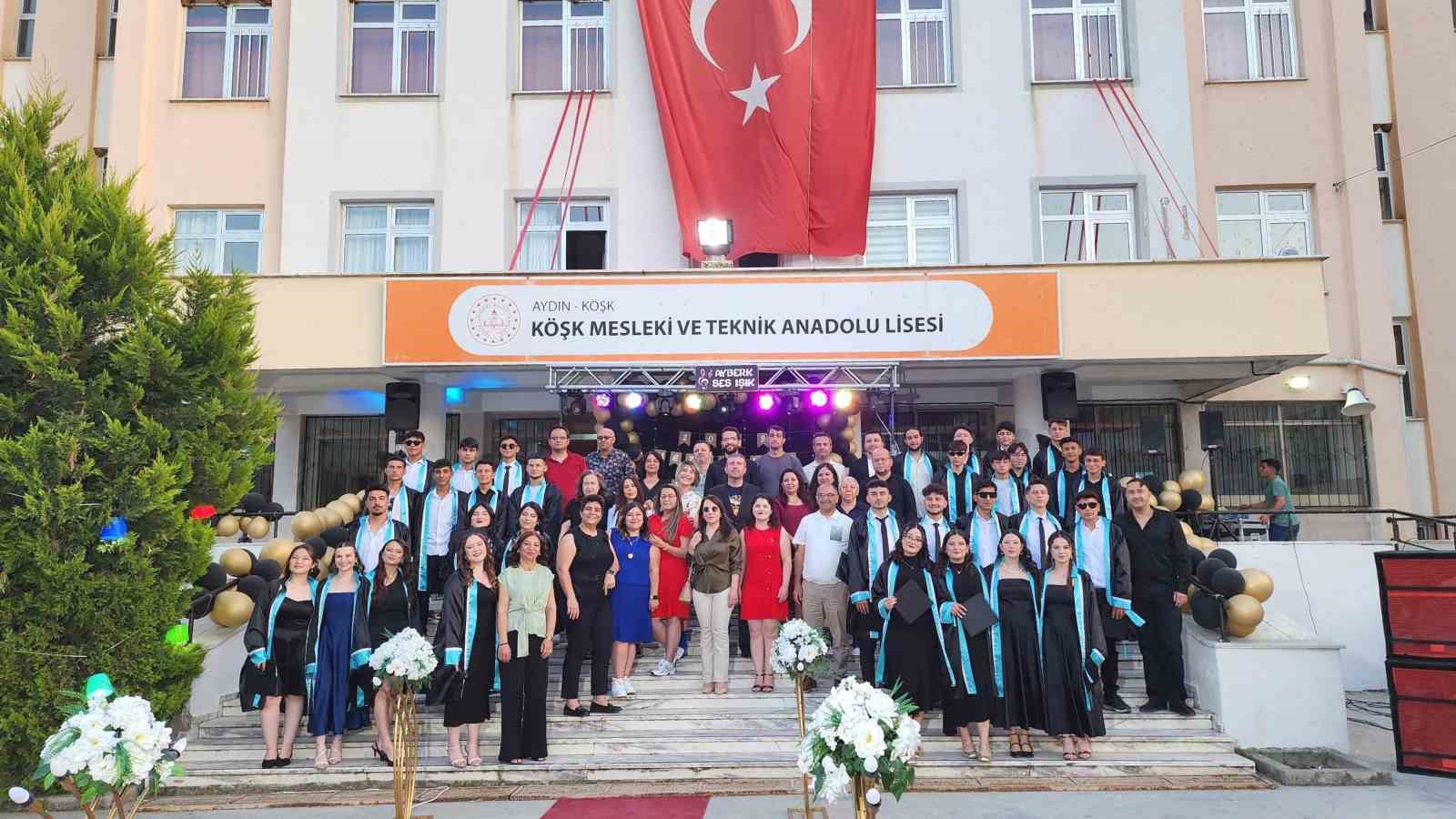 kosk-mtalde-mezuniyet-coskusu