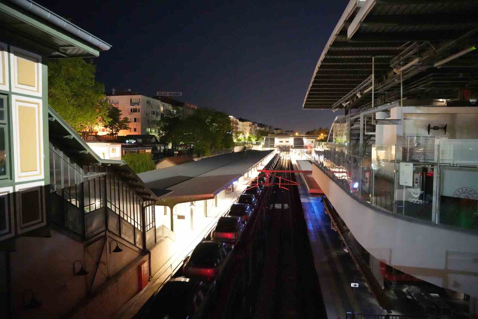 marmaray-hattindan-gecen-araclarin-gece-yolculugu-havadan-goruntulendi