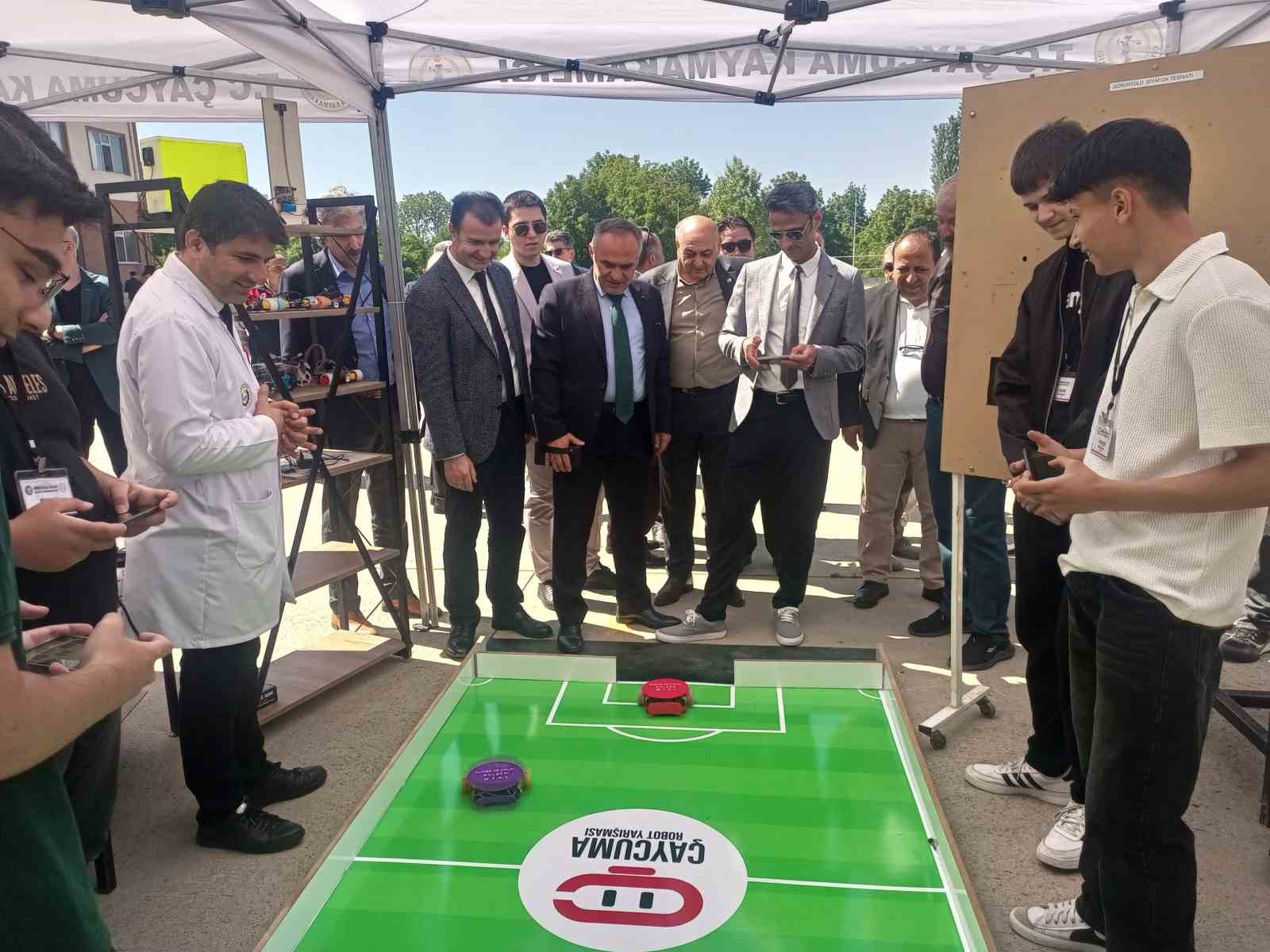 nuran-celal-gulsen-mtalde-genclik-haftasi-ve-okul-sergisi-duzenlendi