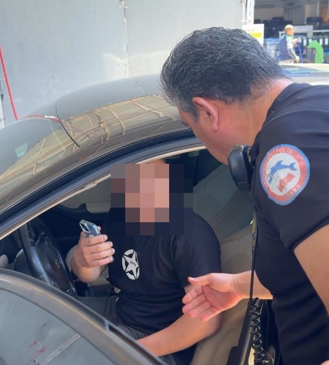 polis-uyandirmak-icin-dakikalarca-ugrasti