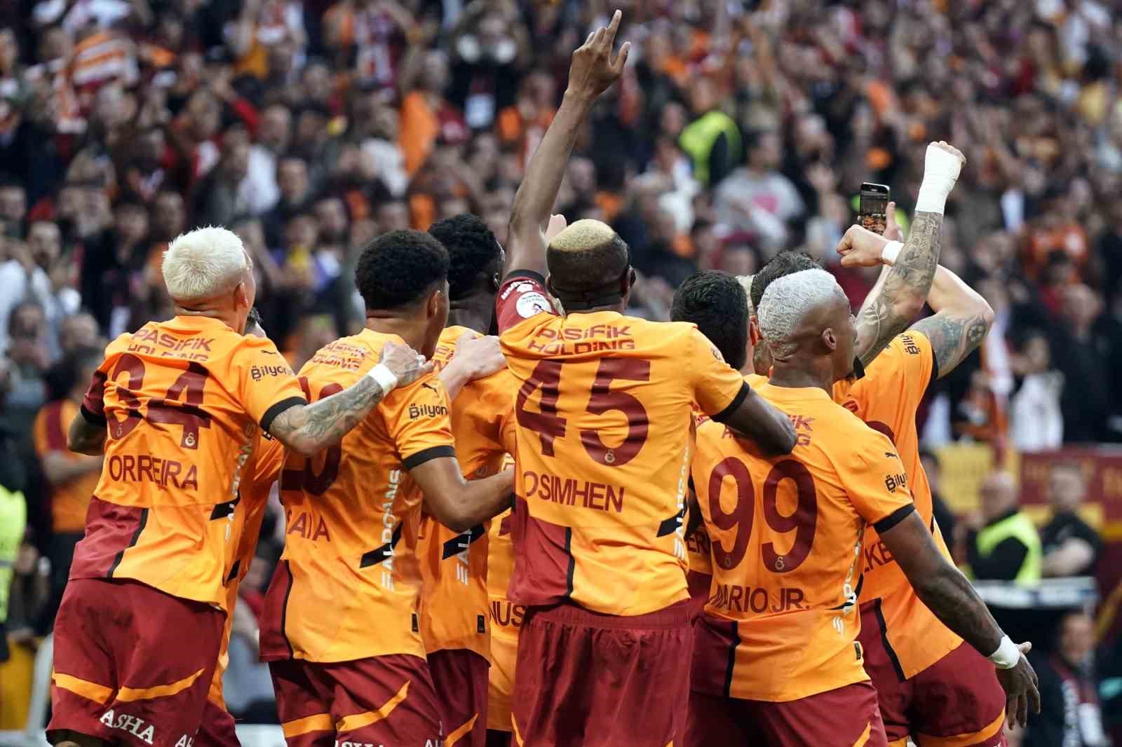 sampiyon-galatasaray-sadece-2-hafta-lider-olamadi