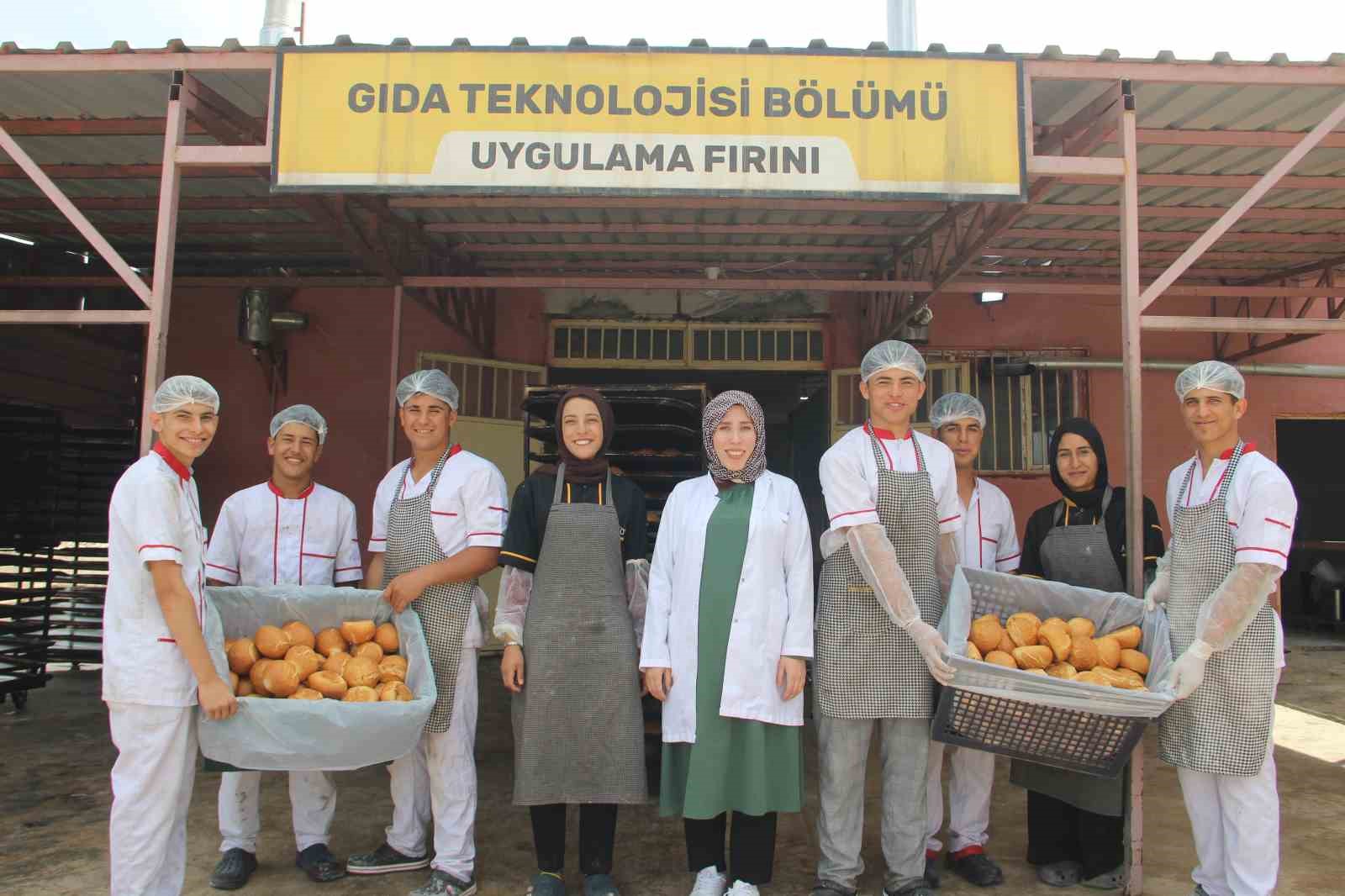 sanliurfada-meslek-lisesi-ogrencileri-gunluk-16-bin-ekmek-uretiyor