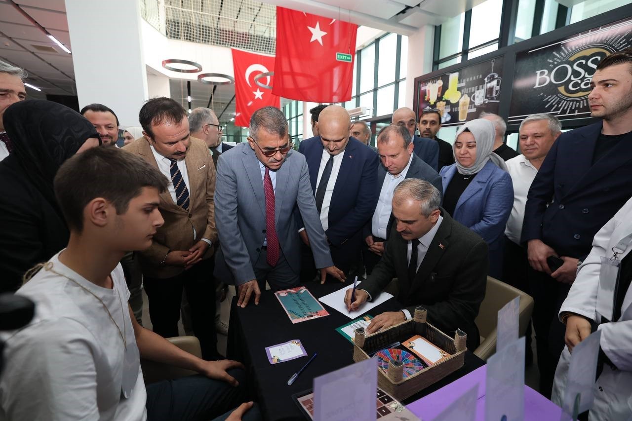 silim-senligi-kapilarini-acti-kasif-adaylari-alana-kostu