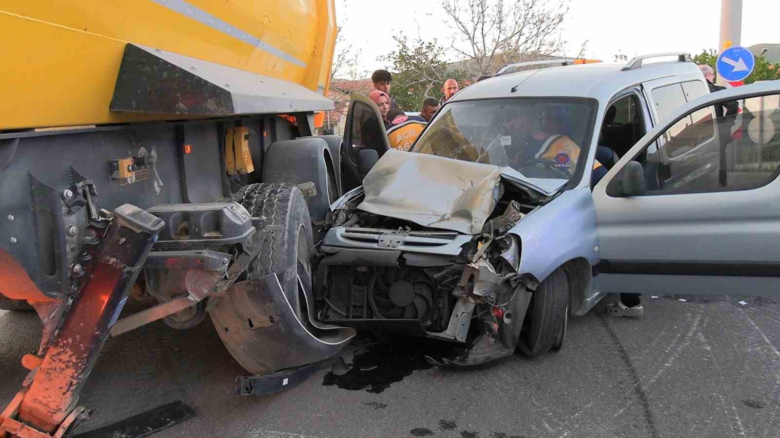 tavsanlida-trafik-kazasi-5-yarali