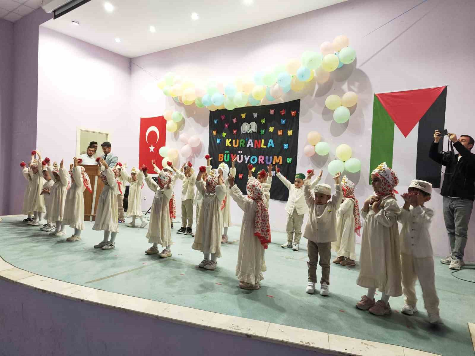 tuncelide-miniklerin-yogun-katilimli-kuran-kursu-kapanis-programi