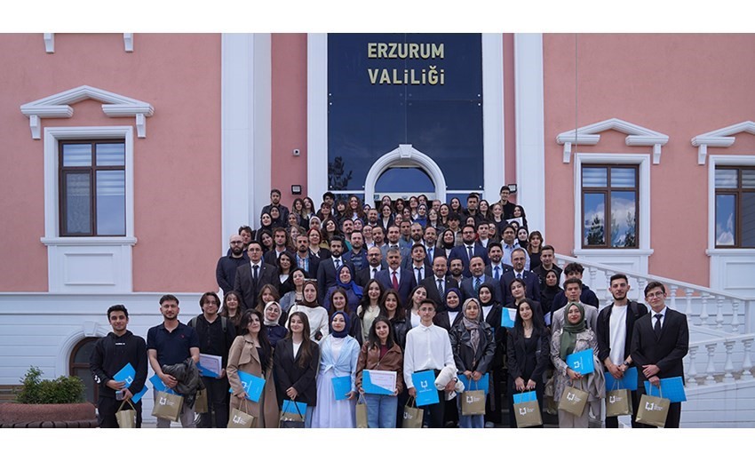 vali-ciftciden-palandoken-ekonomi-forumunda-gorev-alan-etululere-jest