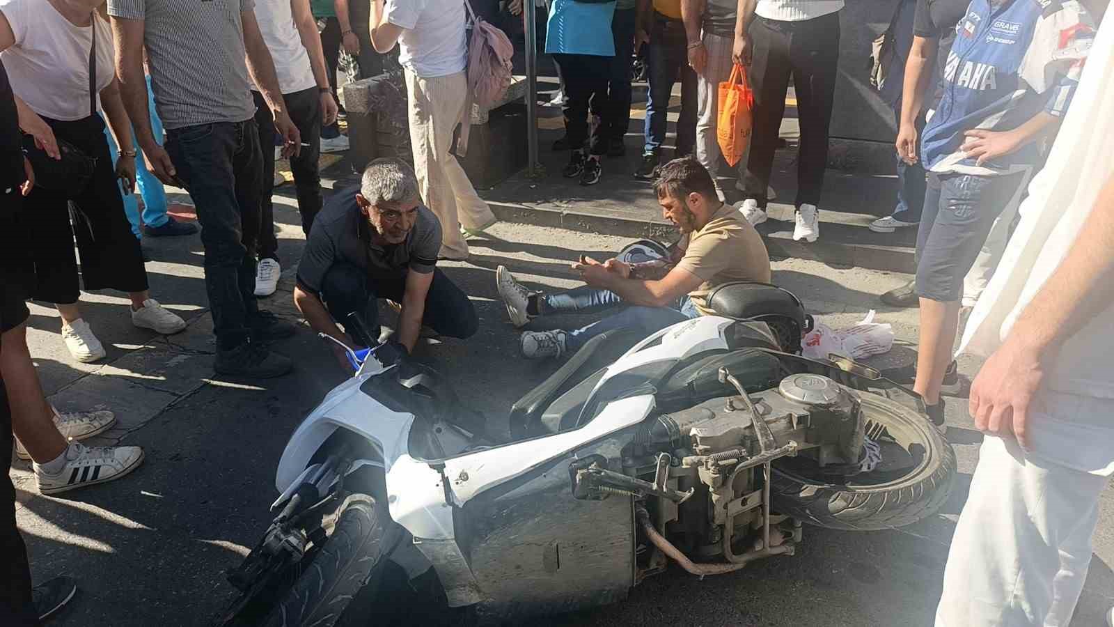 yaya-gecidinde-motosikletler-carpisti-3-yarali