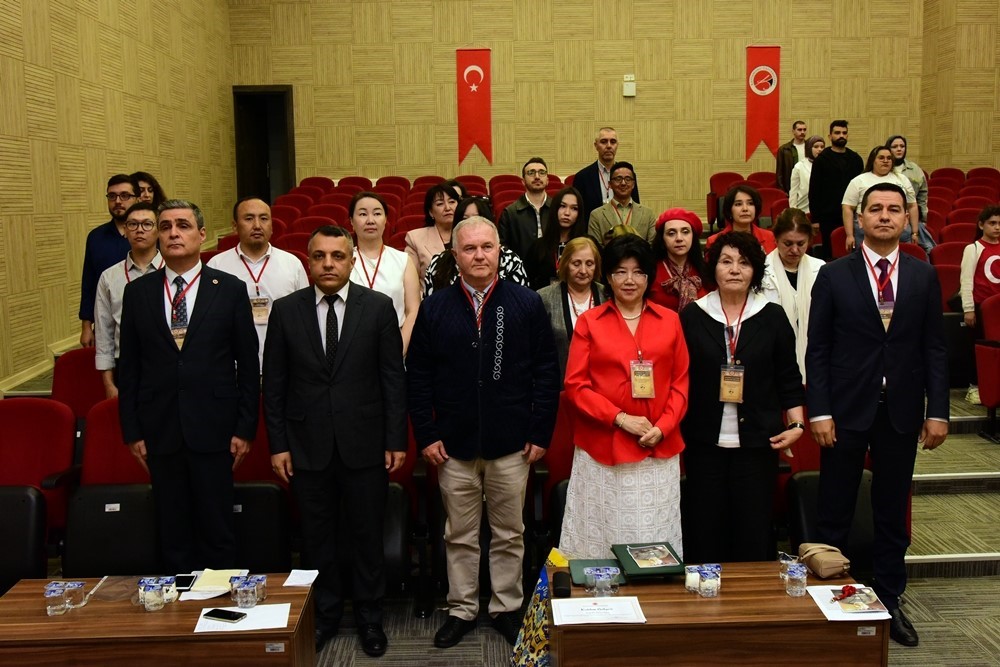 abay-ve-turk-dunyasinin-dili-edebiyati-ve-kulturu-kastamonuda-bulustu