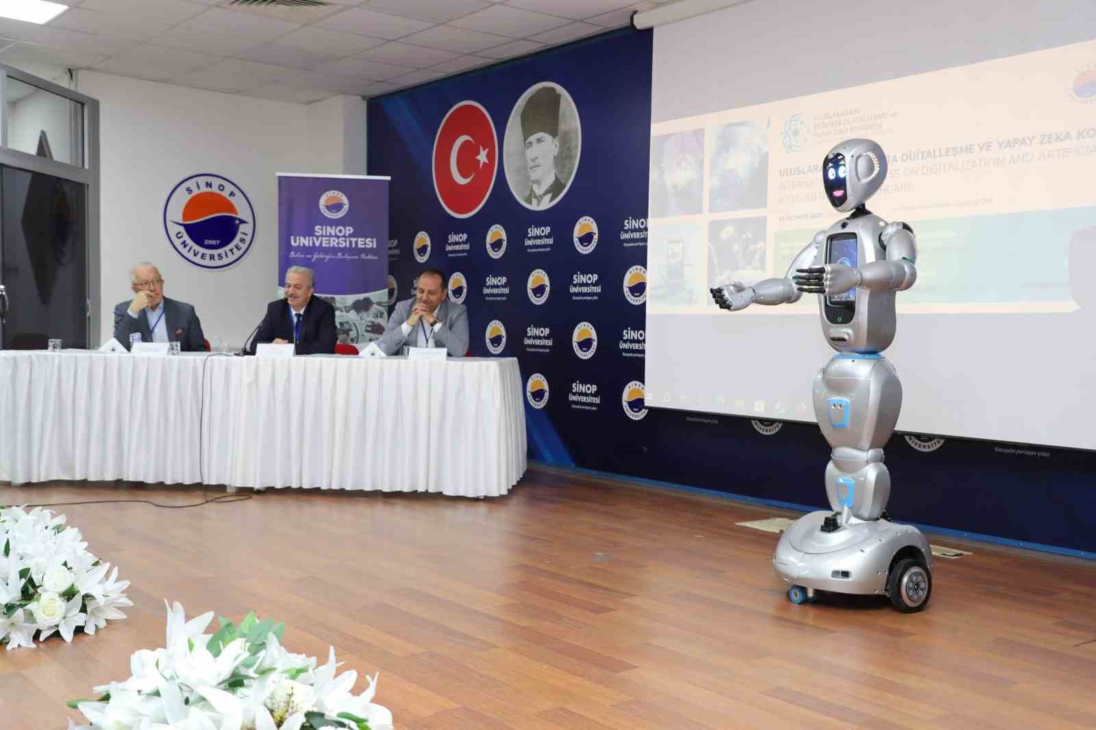 akademisyen-robot-maya-sinopta-konustu