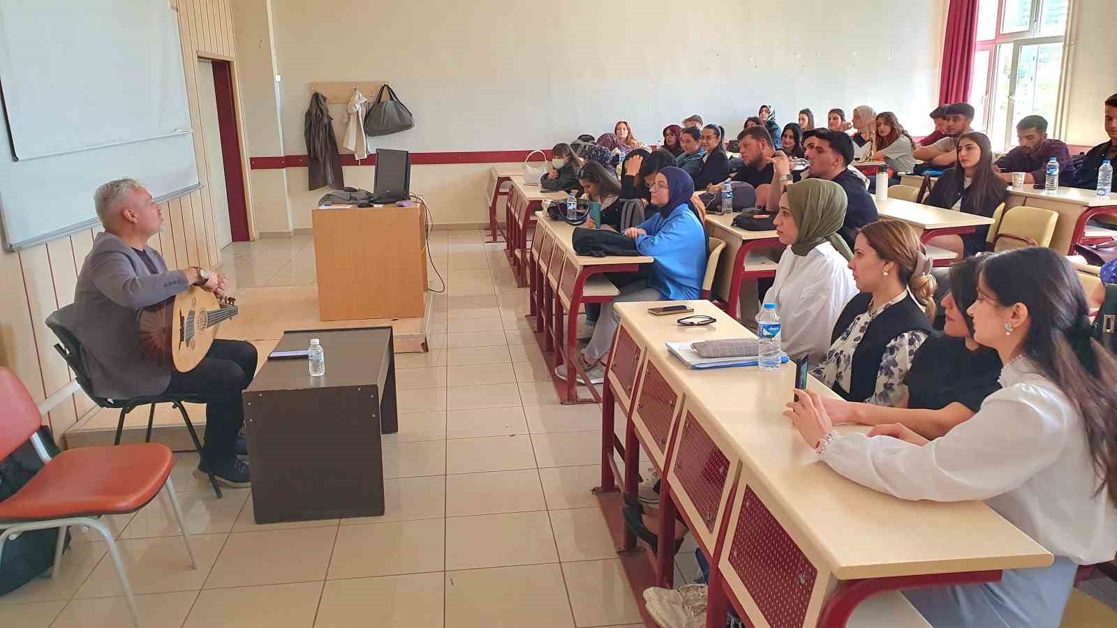 ataturk-universitesi-turizm-fakultesinde-erzurum-turkuleri-ve-faruk-kaleli-konusuldu