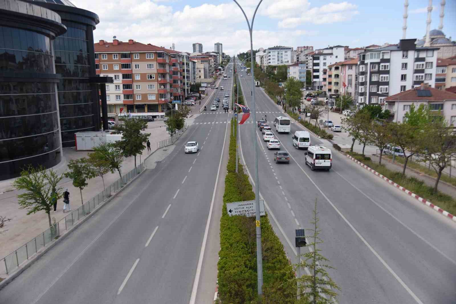 bilecik-belediyesinden-yaya-gecisi-ve-orta-refujlerin-korunmasi-icin-uyari