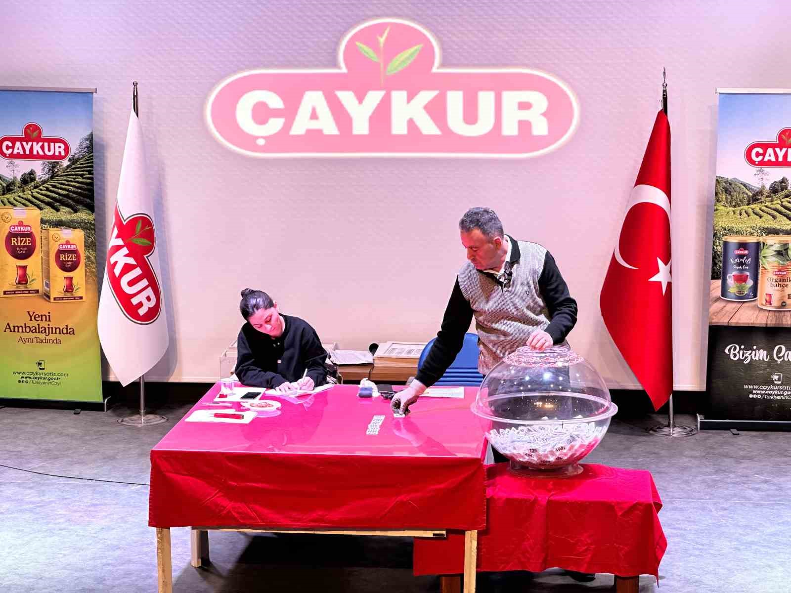 caykura-bin-500-mevsimlik-isci-alimi-icin-kura-cekimi-sona-erdi