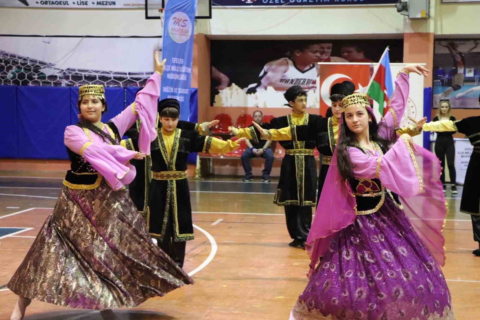efelerde-uluslararasi-halk-danslari-festivali-gerceklestirildi