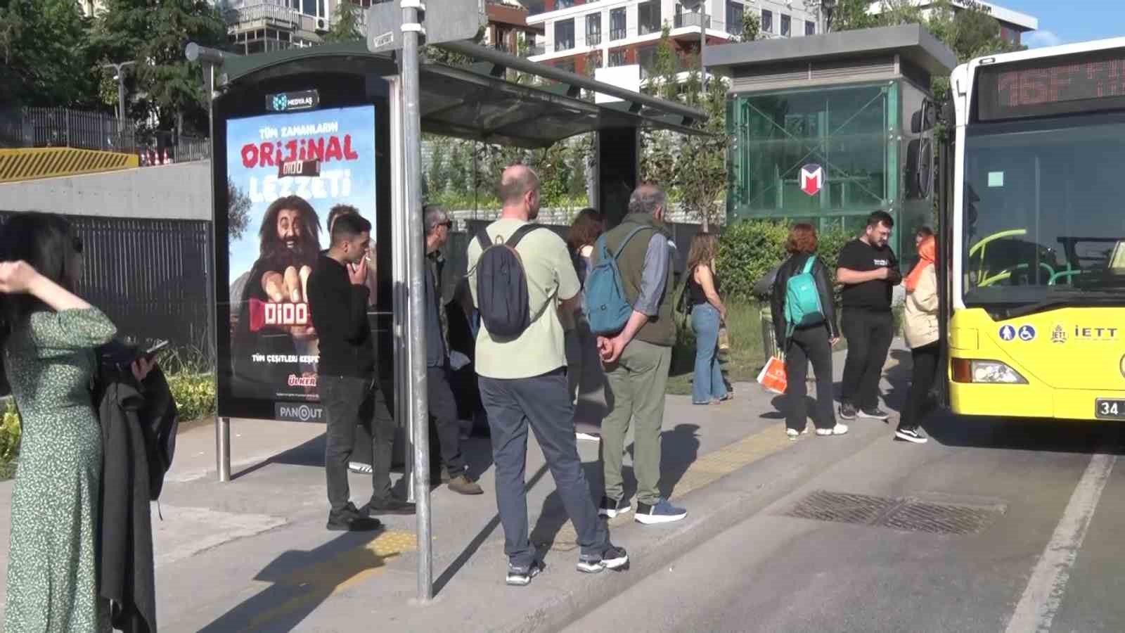 ibbden-alacaklarini-tahsil-edemeyen-ozel-halk-otobusleri-kontak-kapama-eylemi-gerceklestirdi