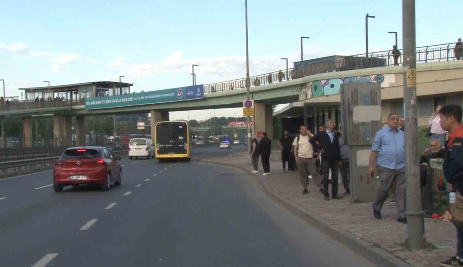 istanbulda-ozel-halk-otobusu-grevi-duraklarda-yogunluga-neden-oldu