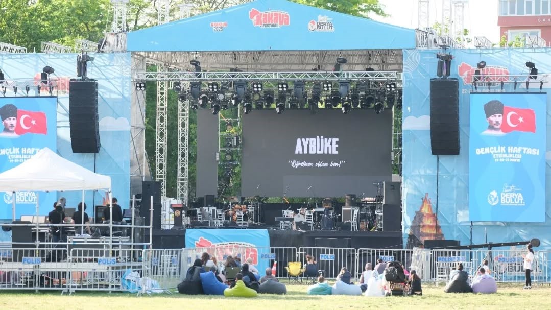 kirklarelinde-genclik-haftasinda-aybuke-ogretmen-oldum-ben-filmi-gosterime-sunuldu