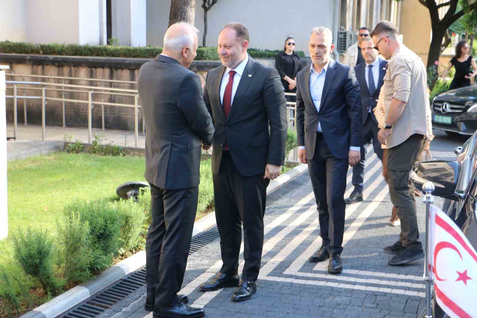 kktc-cumhuriyet-meclisi-baskani-ozturkler-diyarbakir-valiligini-ziyaret-etti