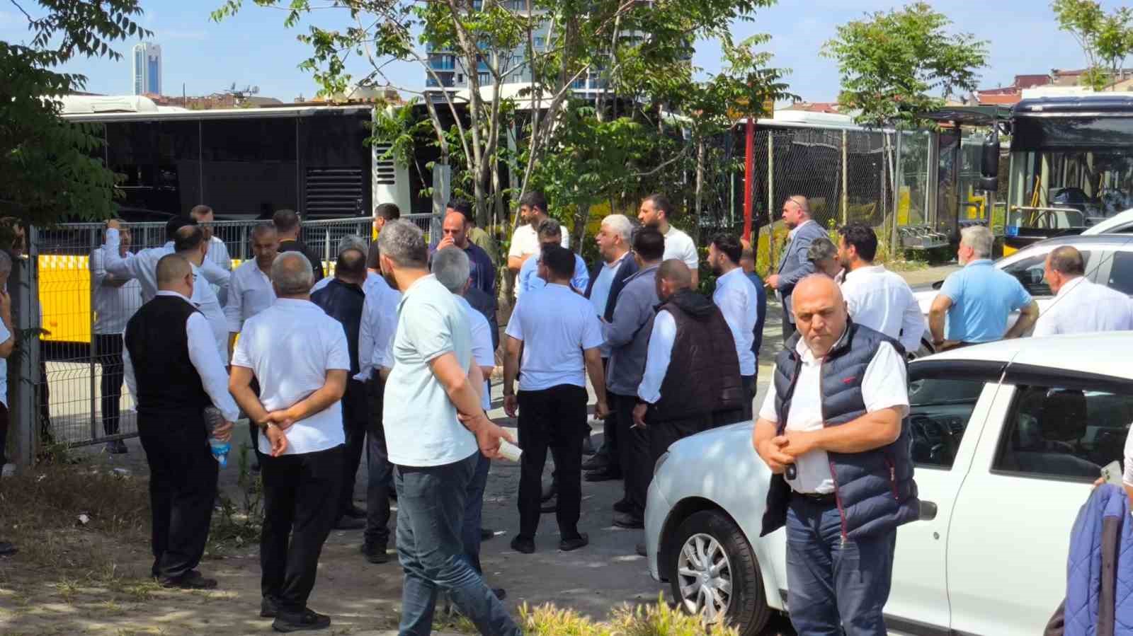 kontak-kapatma-karari-sonrasi-iett-ozel-halk-otobusleri-tekrar-seferlere-basladi