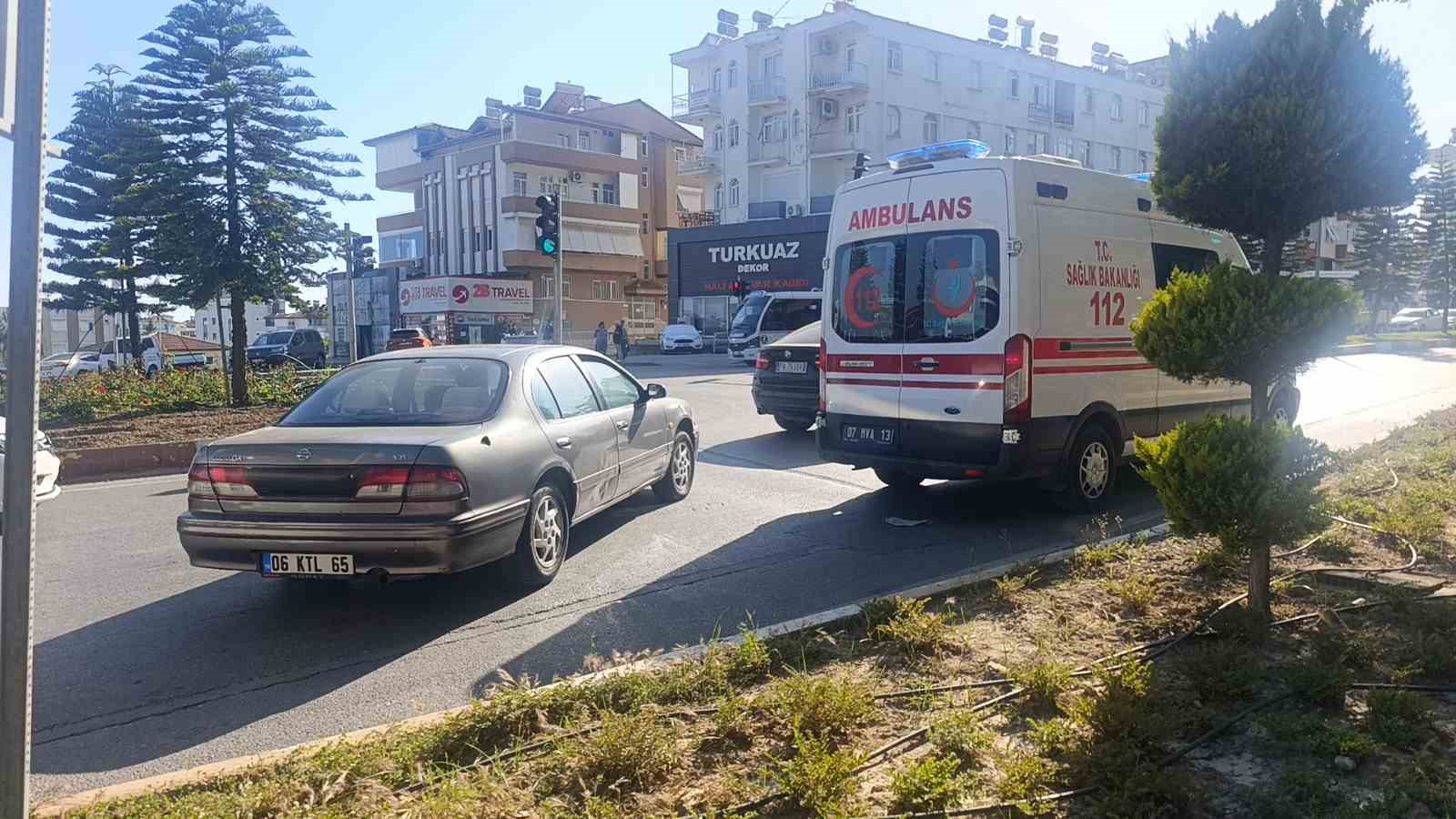 manavgatta-otomobil-ile-elektrikli-bisiklet-carpisti-2-yarali
