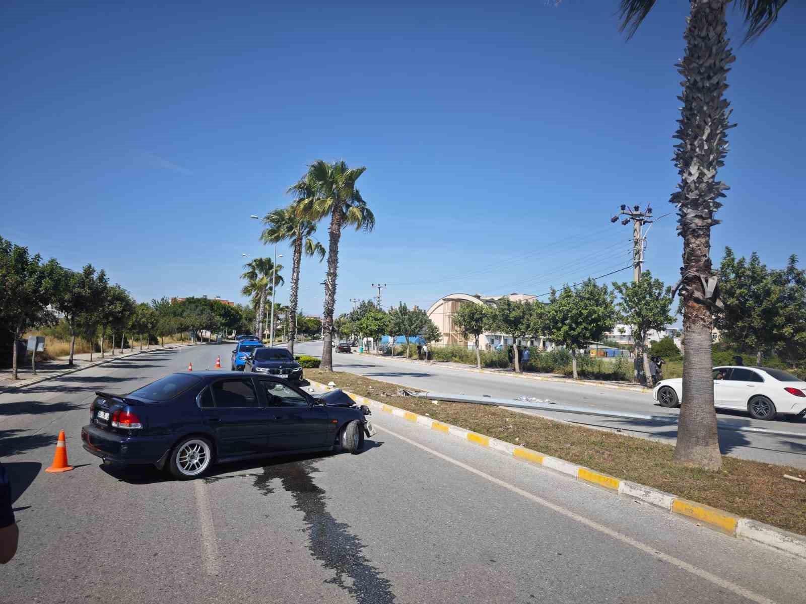 once-kaldirima-ardindan-direge-carparak-durabildi-1-yarali