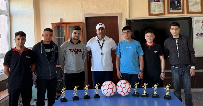 tavsanli-anadolu-imam-hatip-lisesinde-mini-futsal-turnuvasi