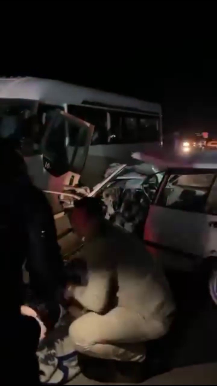 uzunderede-midibus-ile-otomobil-carpisti-2-yarali