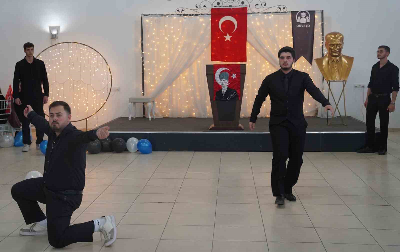 yalovada-genclik-balosu-renkli-goruntulere-sahne-oldu