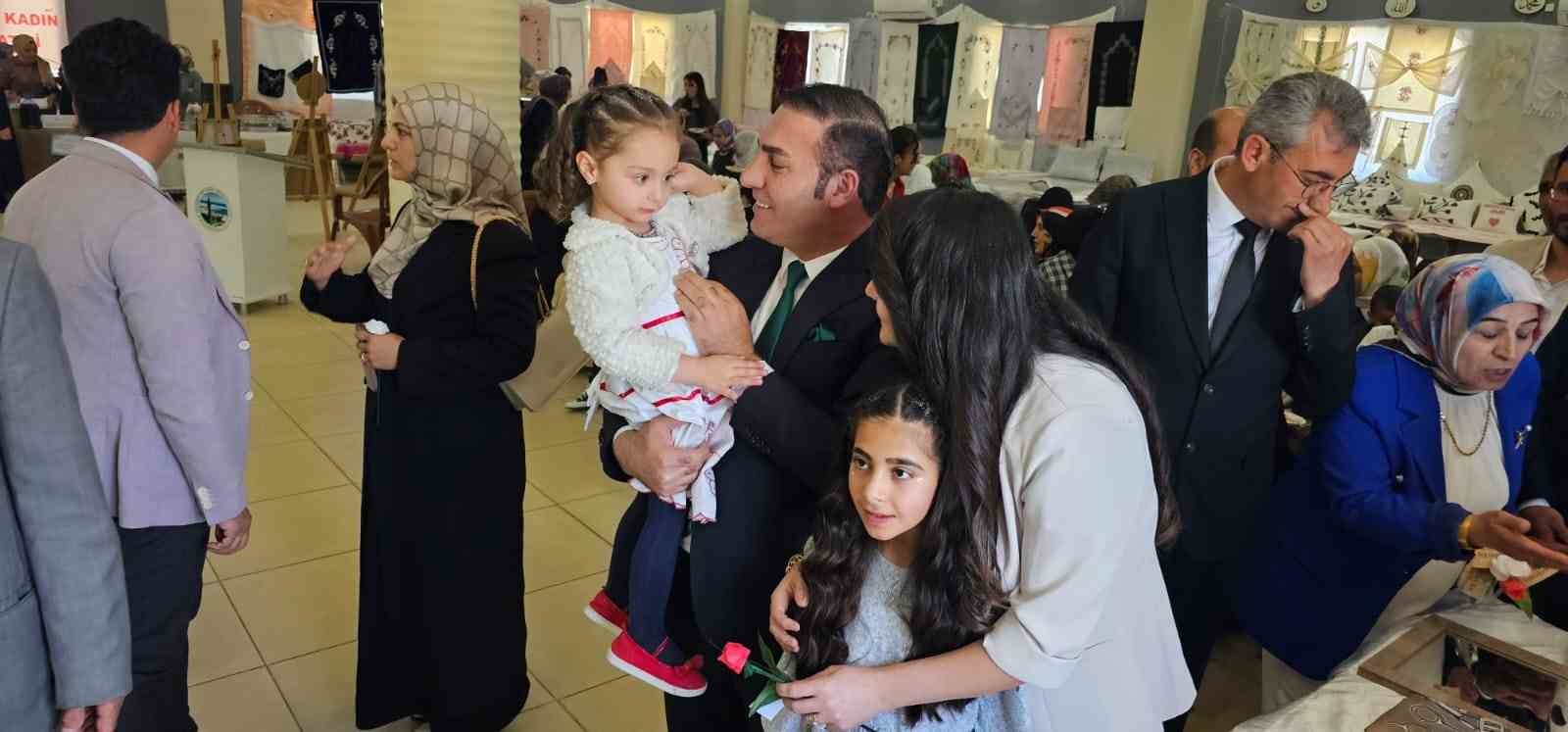 adilcevazda-yilsonu-sergisi-buyuk-ilgi-gordu