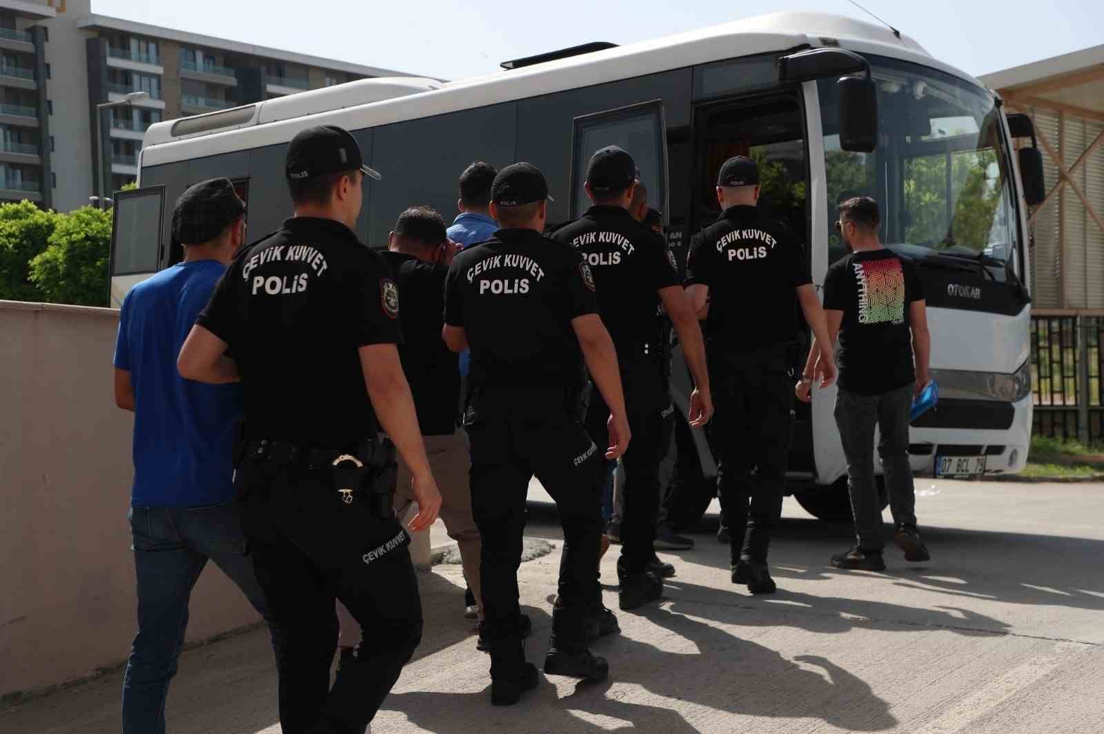 antalyada-son-2-haftada-bin-316-aranan-sahis-yakalandi