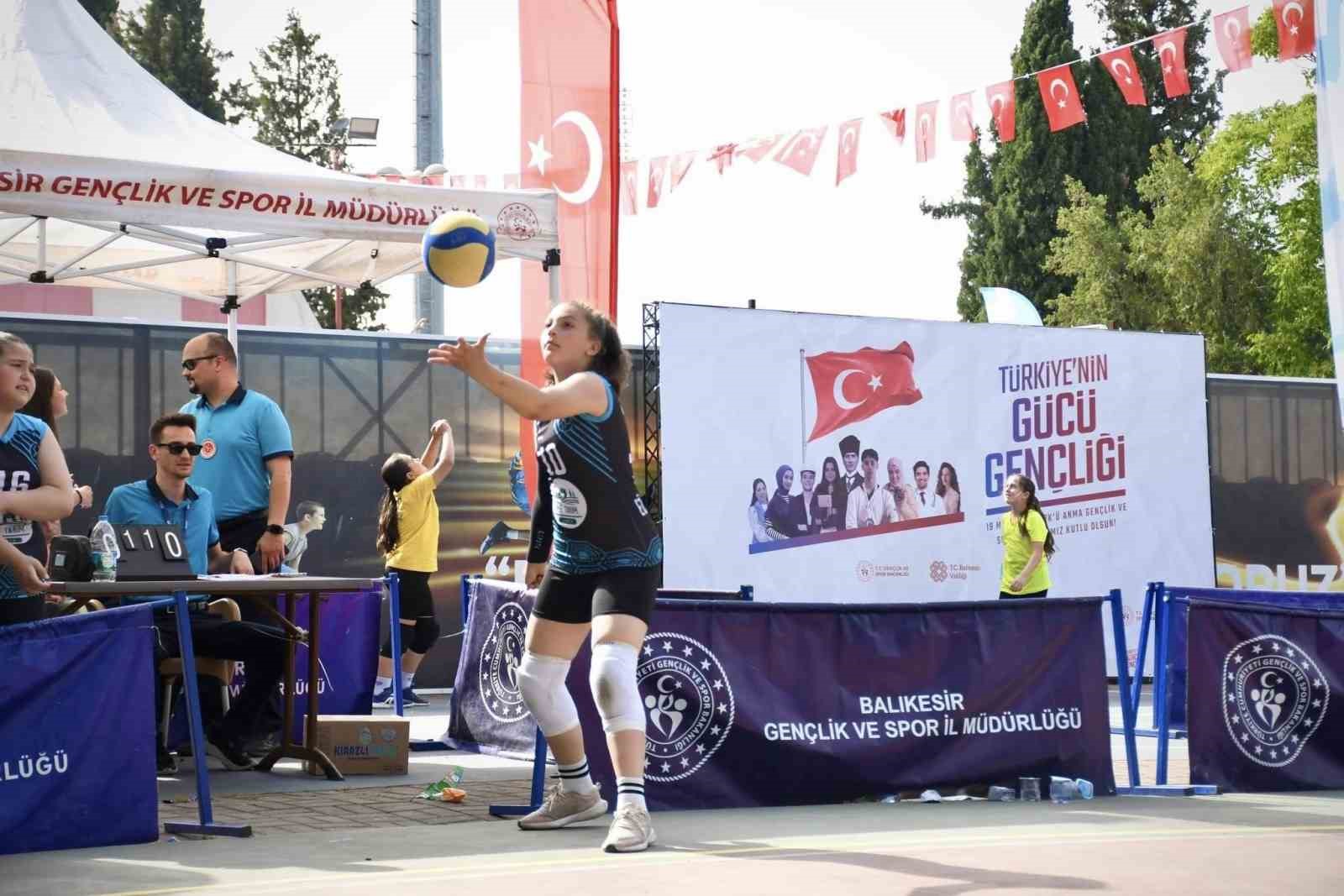 balikesirli-gencler-genclik-haftasinda-spora-doydu