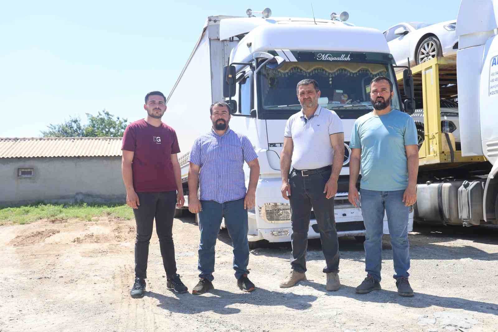 ekmek-parasi-icin-ciktiklari-14-gunluk-yolda-tirlarini-cin-mafyasina-kaptirdilar