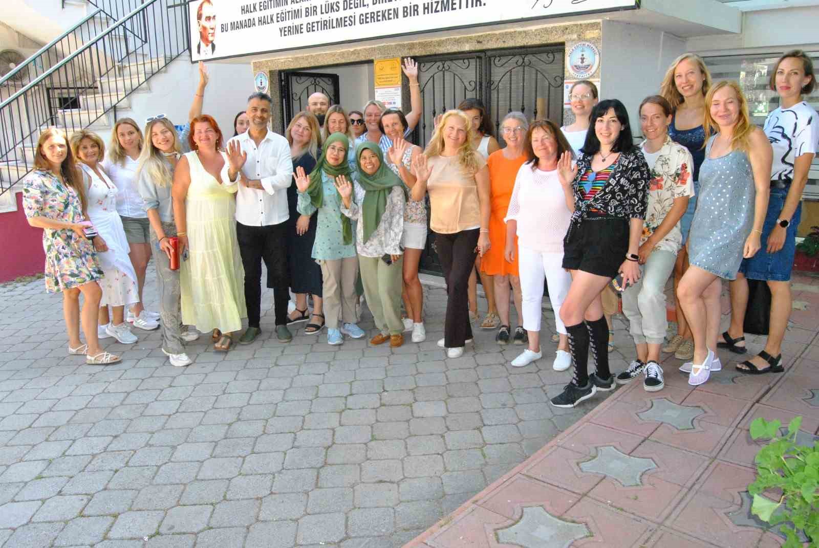 fethiyenin-yabancilari-turkce-ogreniyor