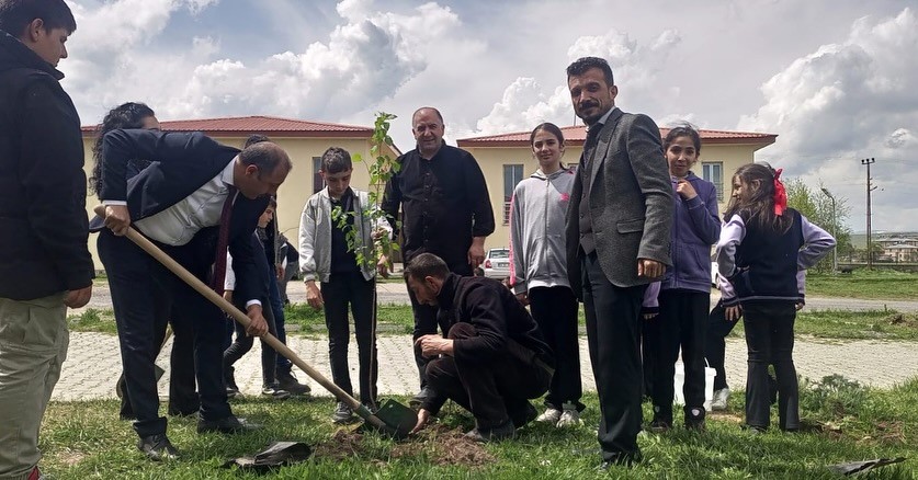 fidan-dikim-etkinligine-cildir-ybo-da-katildi