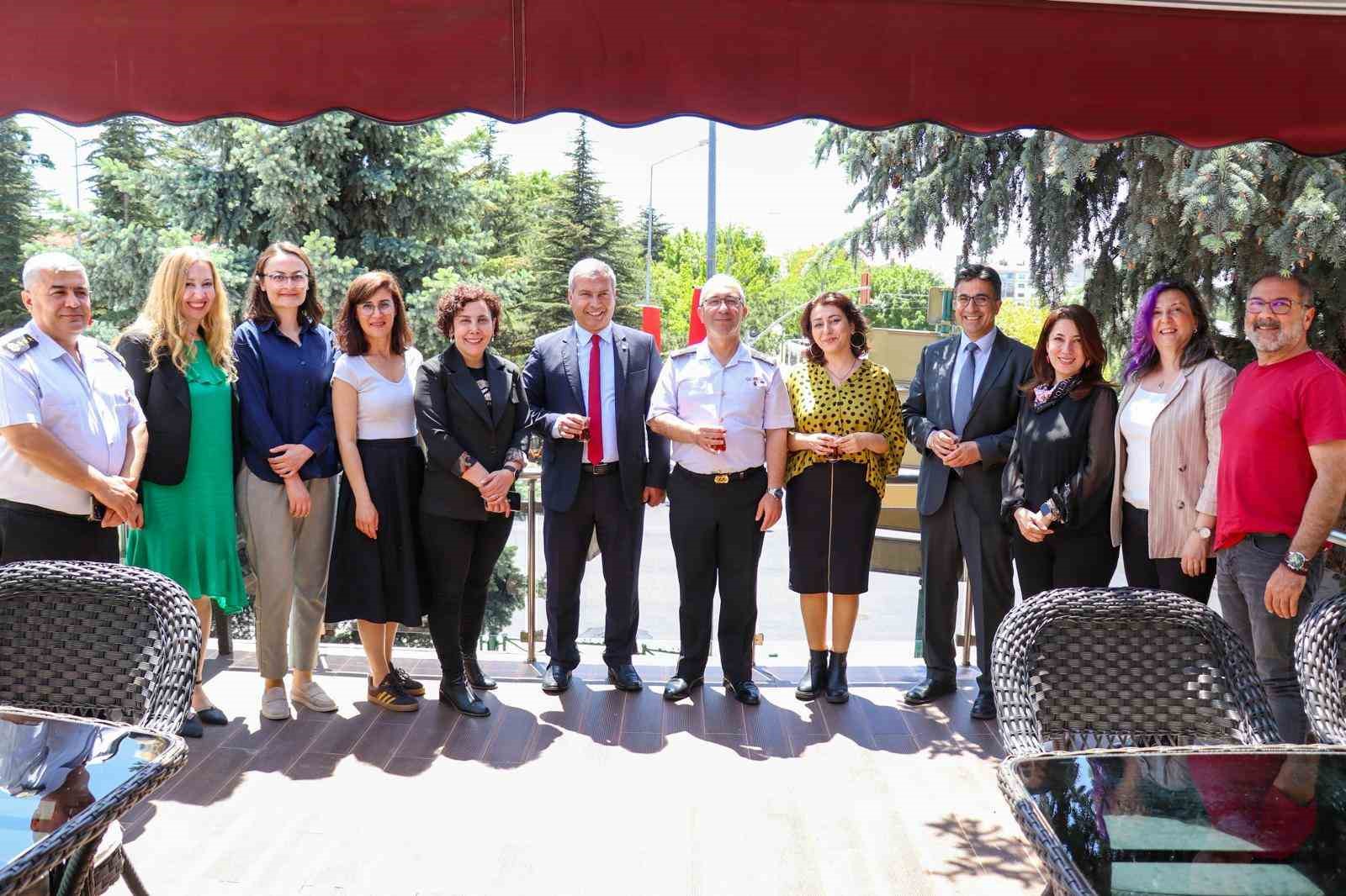 jandarma-personeli-egitim-fakultesi-tarafindan-verilen-egitimleri-tamamladi