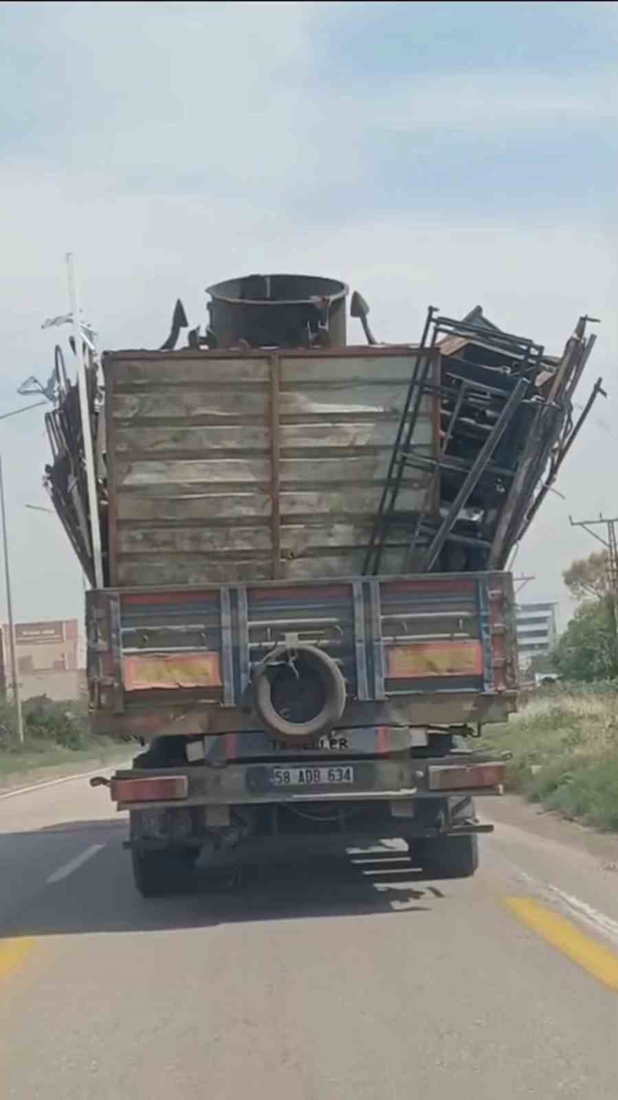 kazaya-davetiye-cikararak-yuk-tasiyan-surucuye-ceza-yagdi