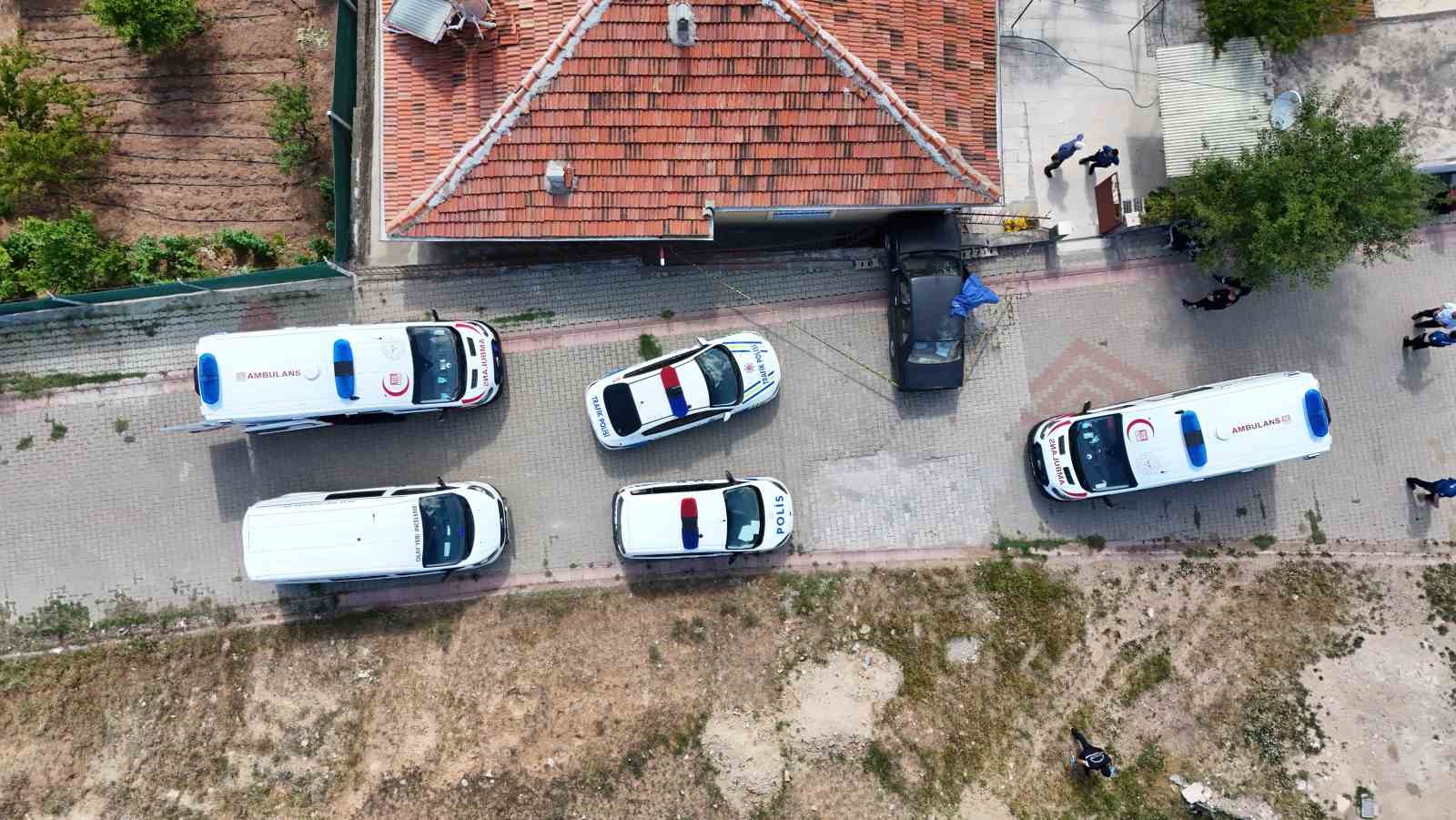 kirikkalede-otomobil-eve-carpti-kalp-krizi-geciren-surucu-hayatini-kaybetti