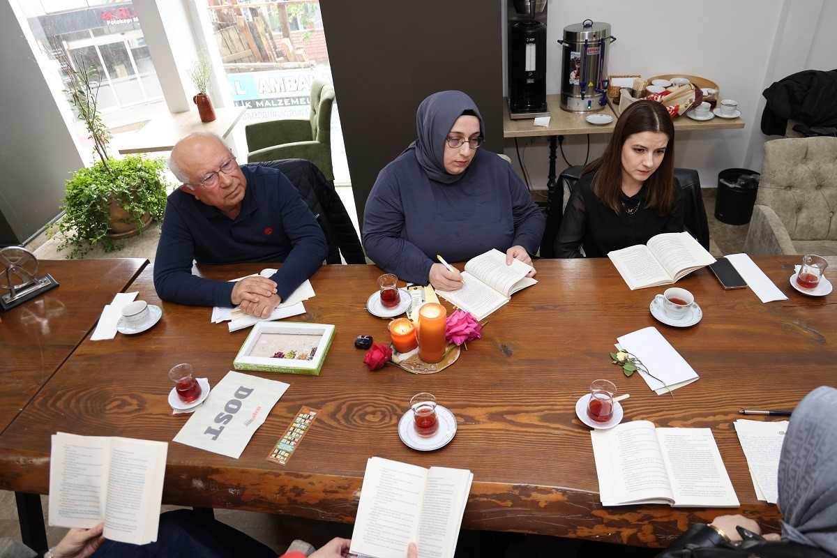 kocaelide-okuyan-sehir-kulubu-kitapseverleri-bulusturuyor