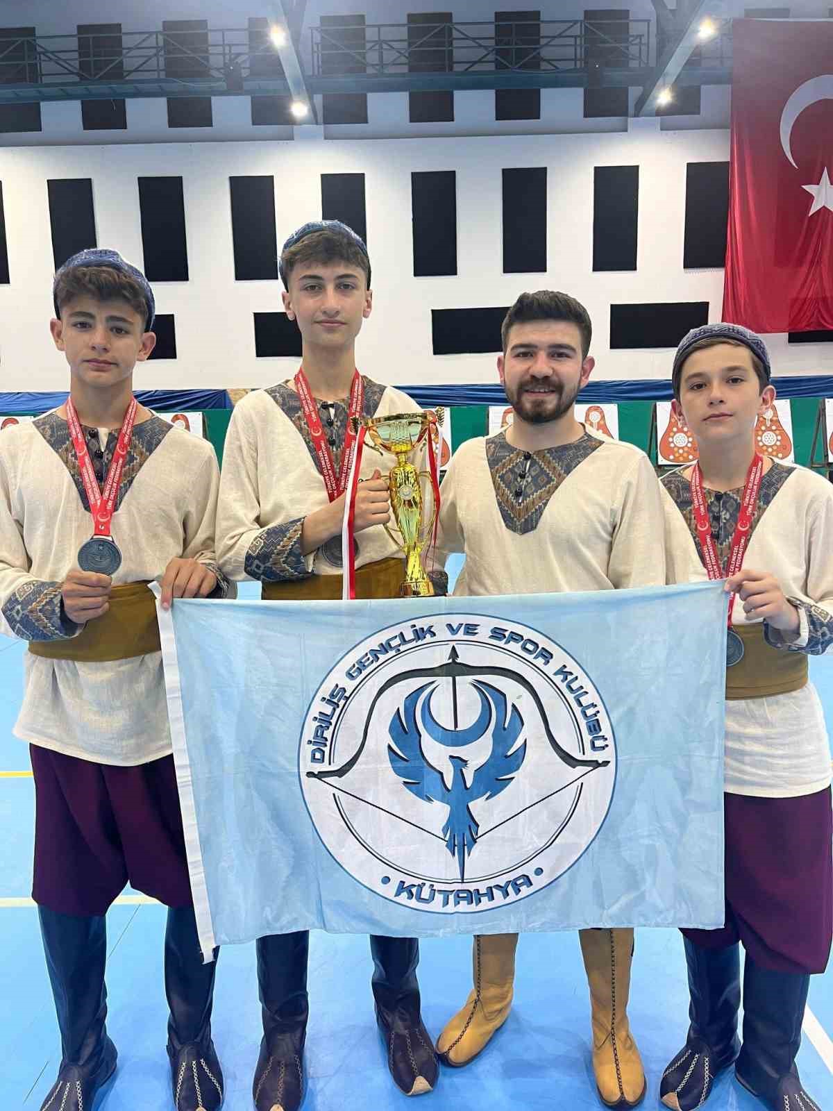 kutahya-dirilis-genclik-ve-spor-kulubu-turkiye-ikincisi-oldu