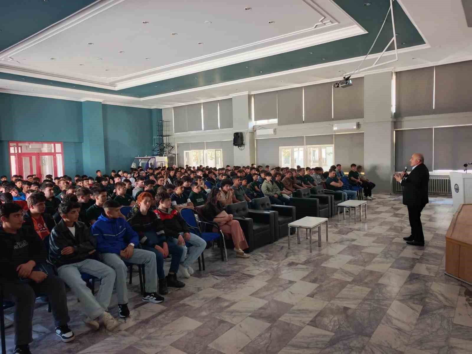 liseli-genclere-yonelik-aile-ve-mahremiyet-semineri-gerceklestirildi